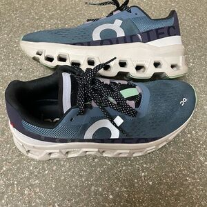 On Running ladies Sneakers in Blue and White Cloud Monsters